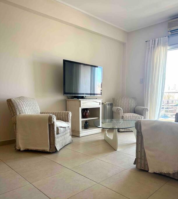 Amplio Y Centrico Depto De 2 Opcional Cochera Apartment Bahia Blanca